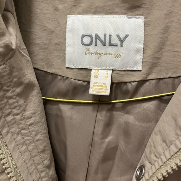 Women’s Spring Jacket - Picture 6 of 6